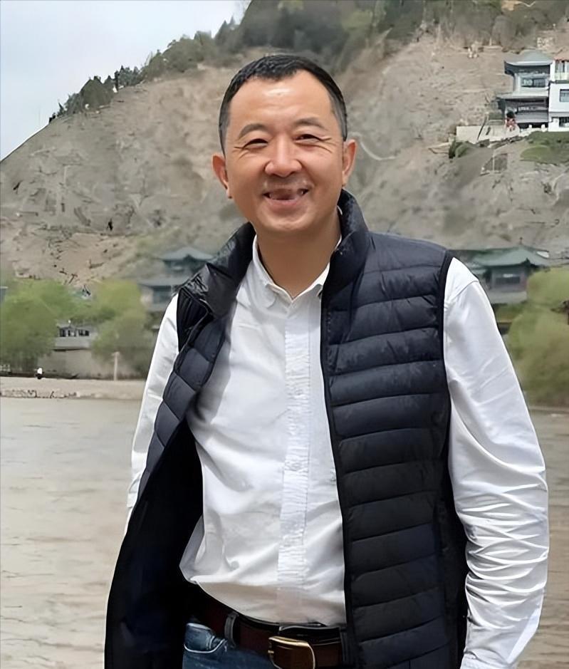 “你给老子滚！你只是个县委书记，你约老子十次，老子见你一次，就是给你脸！”这一句