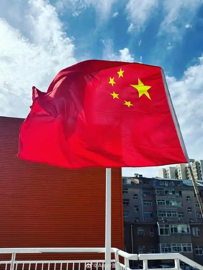 ·德媒给我们泼冷水了！
德媒声称，“九三阅兵” 所传递的强势信号，实则是为了“掩