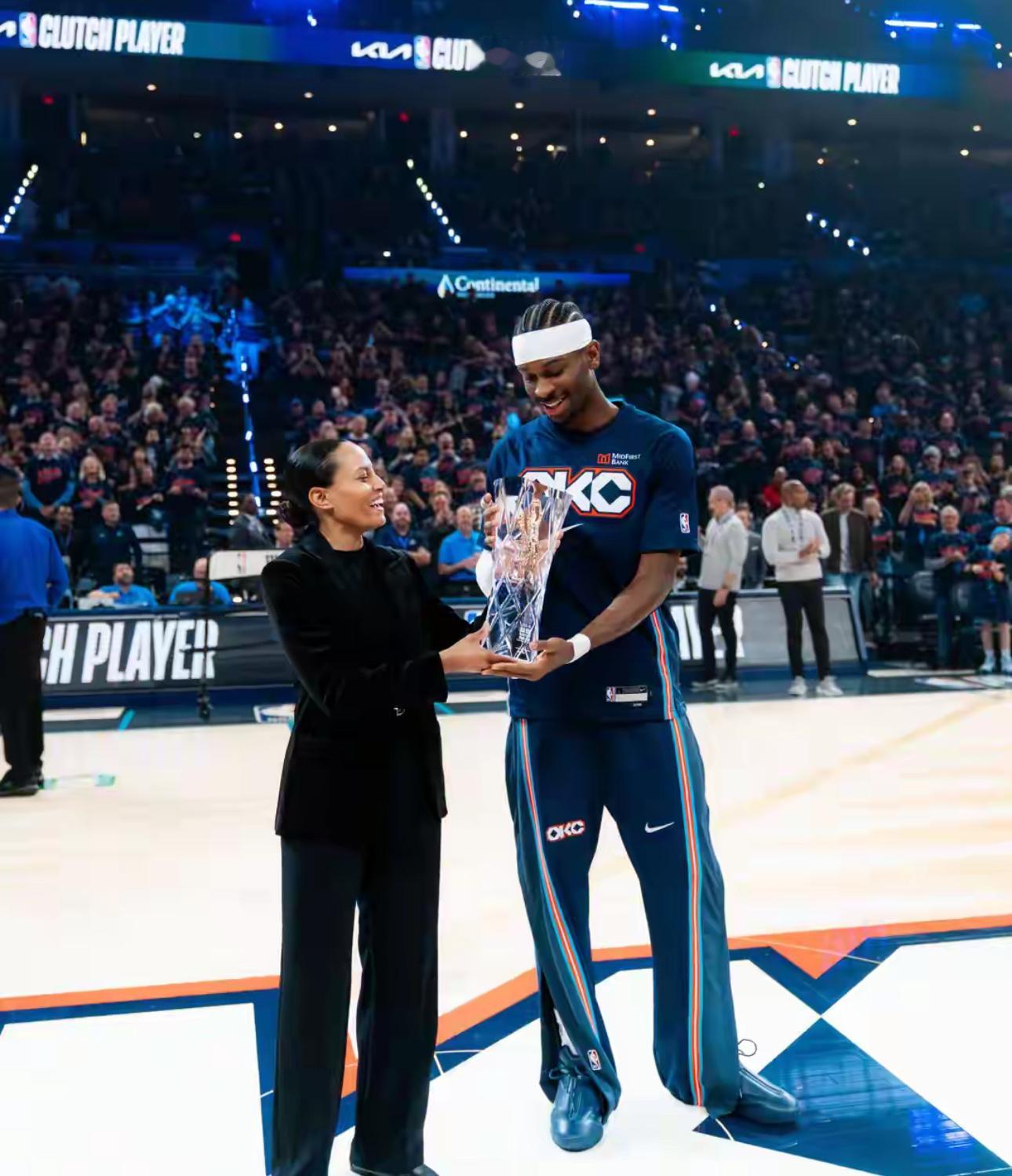 亚历山大手指戳地受伤亚历山大手指戳地受伤！雷霆2-0！亚历山大带伤轰37+9+5