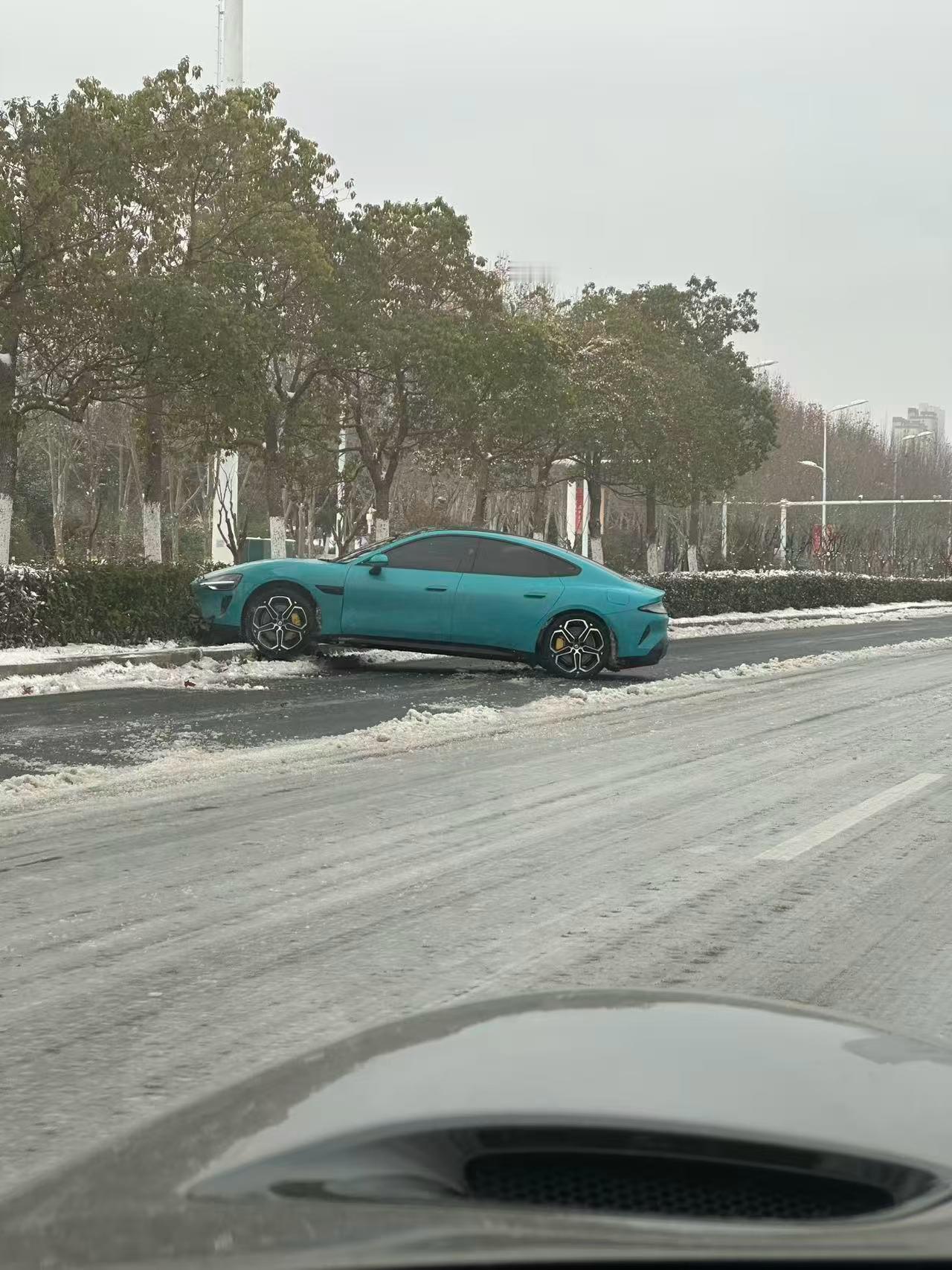 看到这个我也绷不住了徐同学助手汽场全开