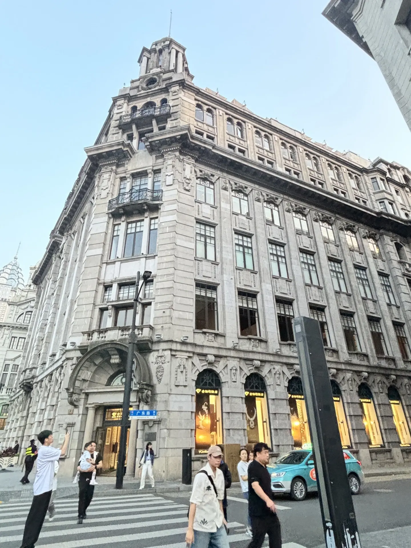 “世间本就是人来人往 人聚人散 权衡利弊 改天是哪天 下次是哪次 以后...