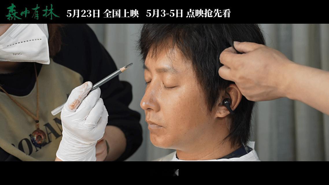 韩庚老年妆谁能想到这是韩庚啊！老年扮相毫无违和，神态、表情拿捏都非常到位，真实到