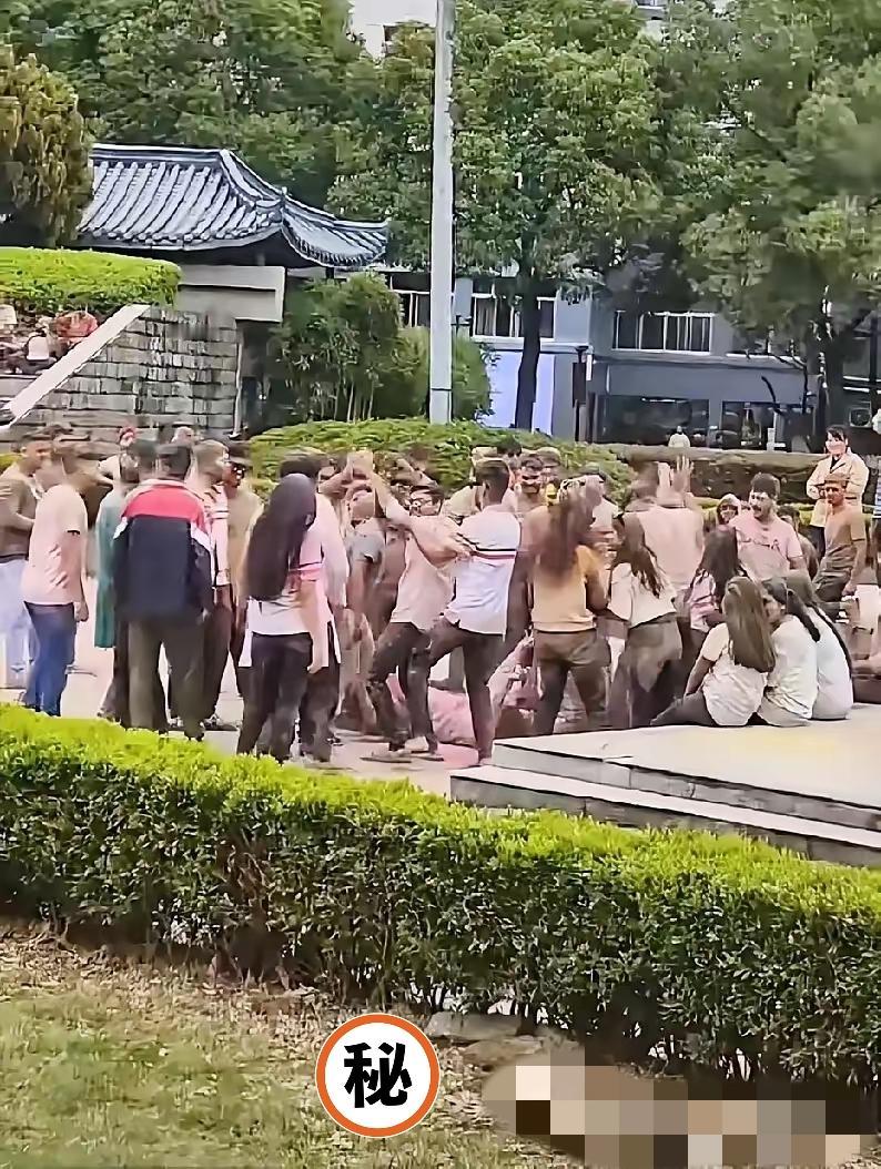 在华印度留学生不愿回国？
 
据教育部2024年统计，在华印度留学生已超2万人，