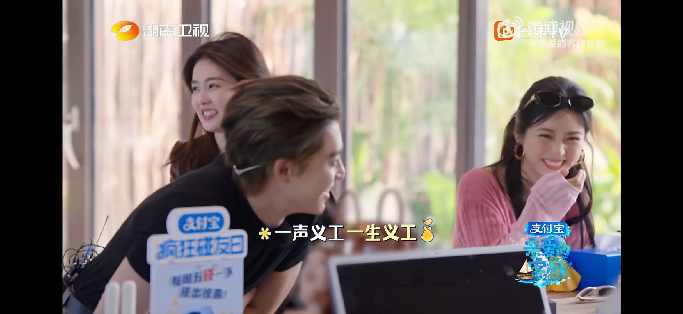 白鹿一声义工一生义工亲爱的客栈亲爱的客栈送别白鹿，一声义工一生义工，这段温暖回忆