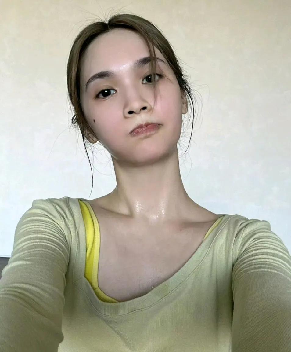 她是出生在中国台湾台北市的广西姑娘！她主演了很多经典的电视剧和演唱了很多经典的音