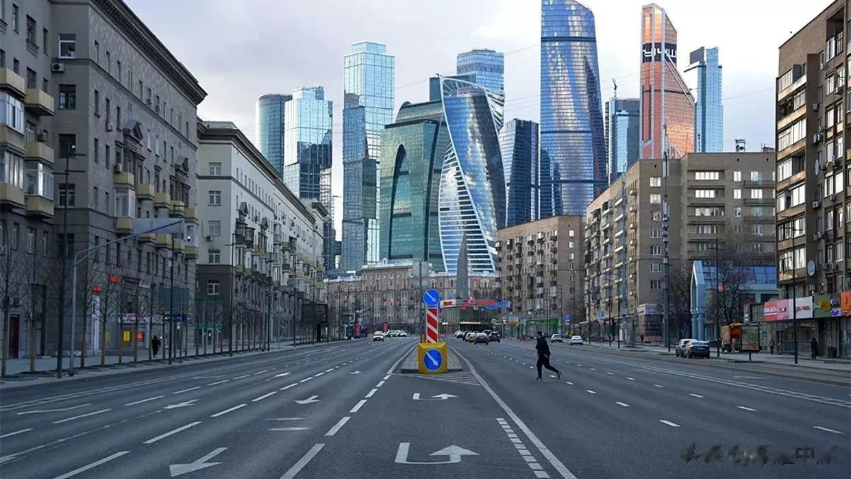 莫斯科城地区遭乌克兰无人机袭击后交通被封锁

来源:俄罗斯卫星通讯社

莫斯科交