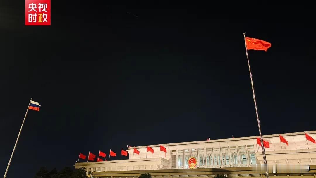 5月19日晚，俄罗斯总统普京乘专机抵达北京，开启5月19日至20日的国事访问，这