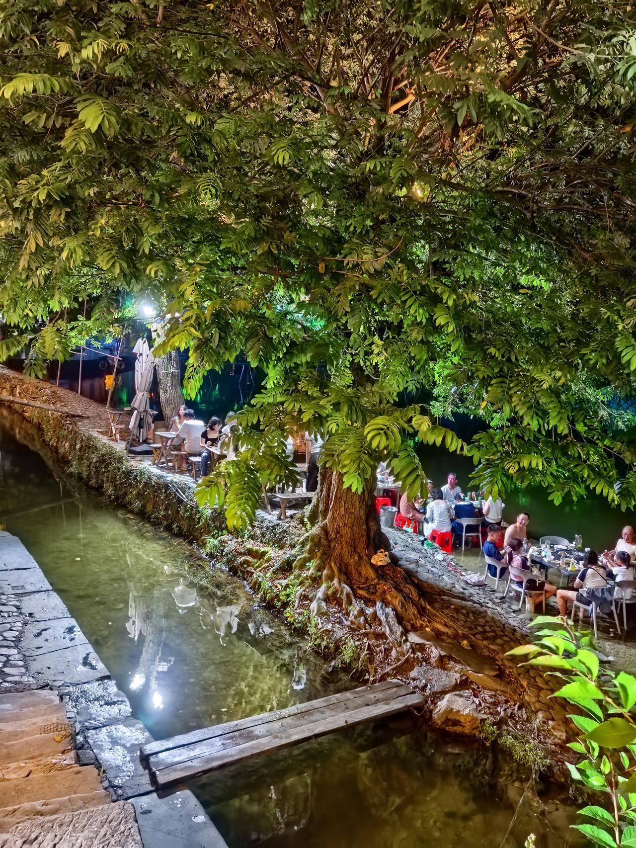 请用一句话概括一下，什么是幸福幸福是内心的安稳与满足，是在平凡日常里感知美好、拥