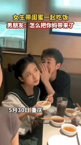 图一：有一些女孩子，就合适坐在那边没有表情才好看，一笑起来就变得奇怪了。
图二：