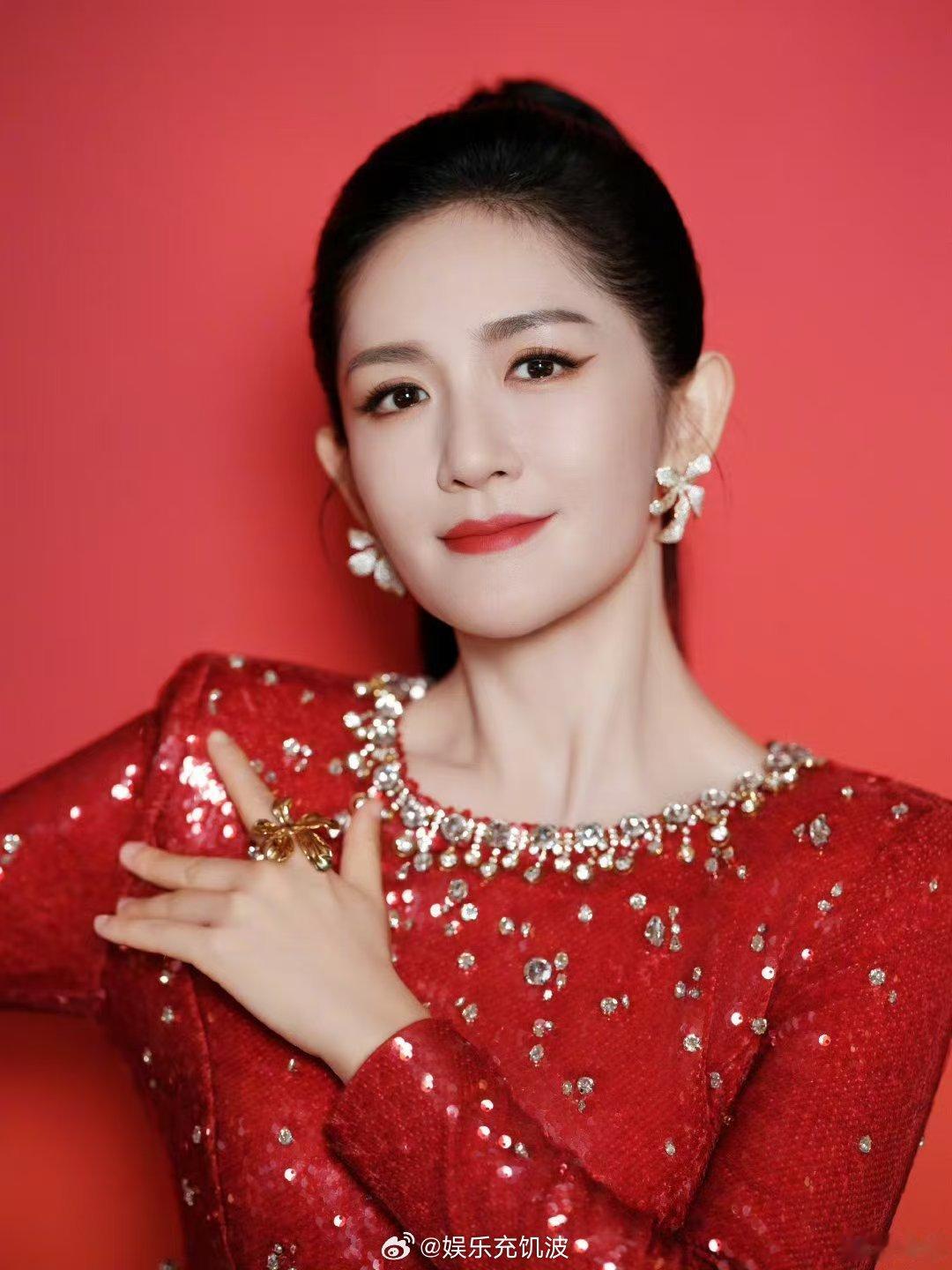 谢娜[超话]谢娜一本正经 央视中秋晚会 救命！娜姐今晚的主持太让人惊喜了！央视秋