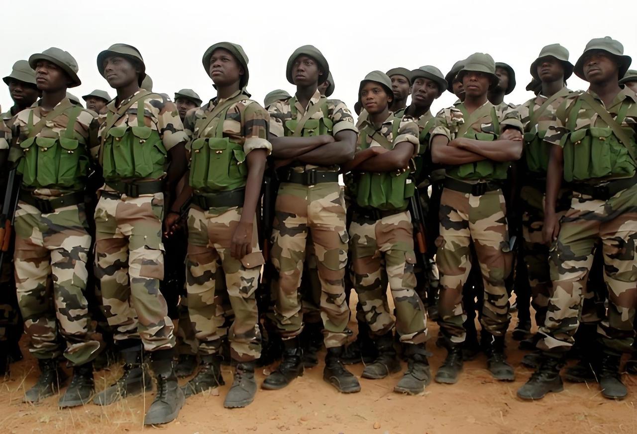 除了向委内瑞拉动手，为何美国要对相隔万里的非洲国家尼日利亚动手？

答案非常的简