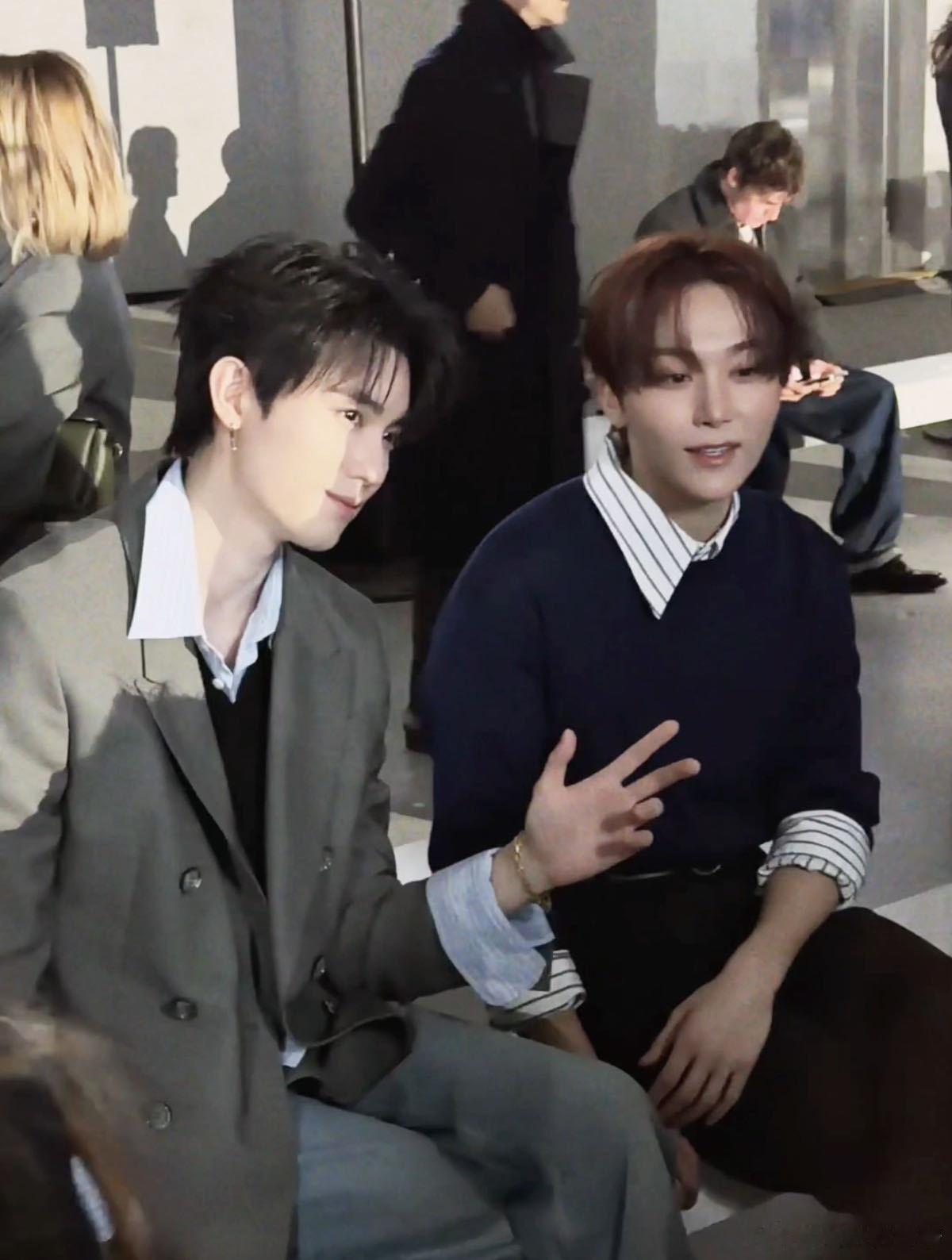 周翊然夫胜宽同框 内娱帅哥梦幻联动，这波同框杀疯了，粉丝的快乐就是这么简单！ 