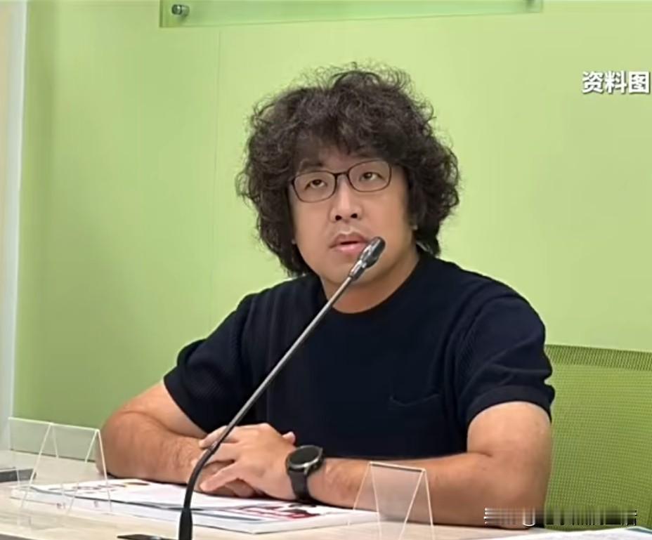 国家队一出手就是王炸。
高安国被抓的对等措施马上就有了。
沈伯洋被第一个立案侦查