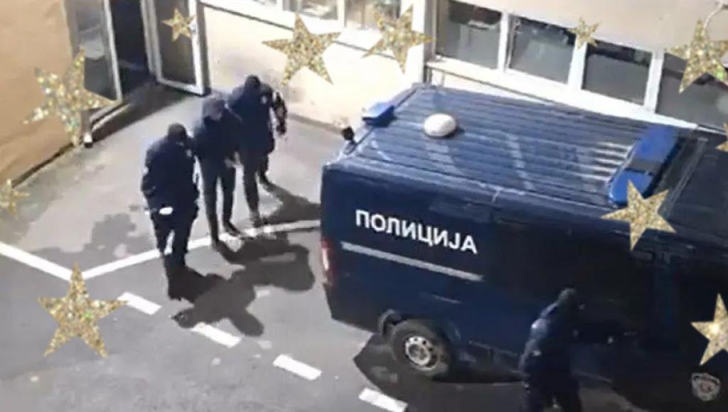 细思极恐！总统子女被列入“虐杀清单”，70人公然求情，这波操作刷新三观
 
塞尔