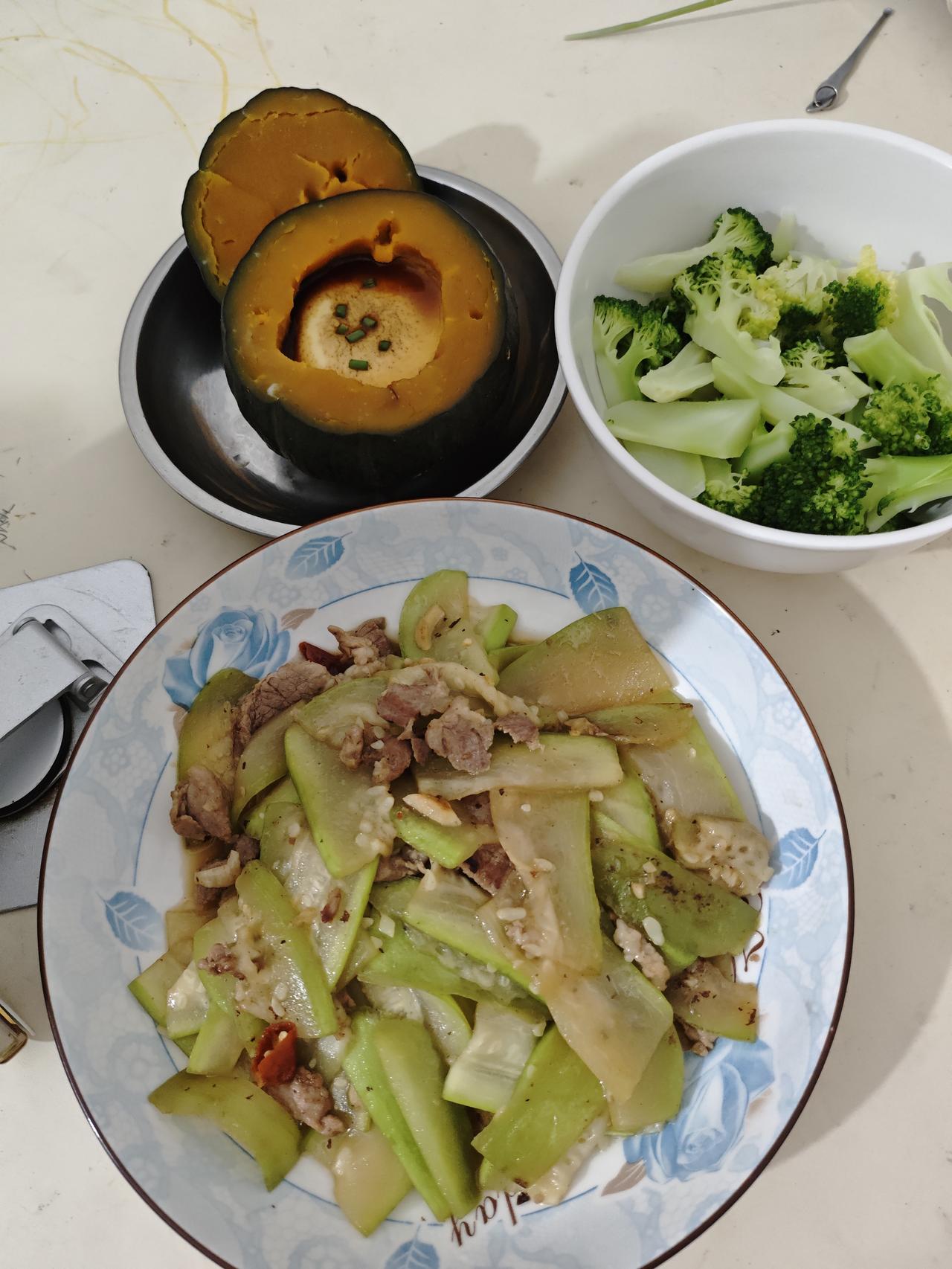 你们介意小姑子经常跟你老公要钱吗?你们介意小姑子经常给老公要钱吗?