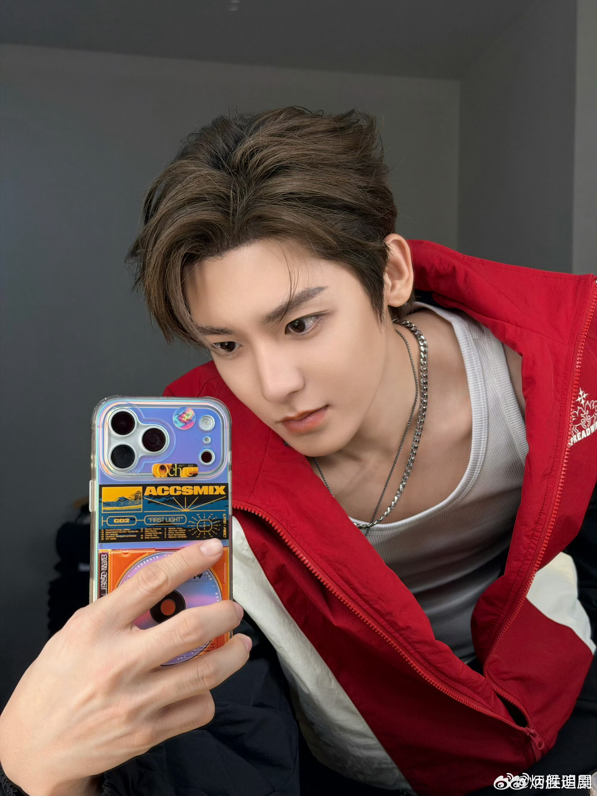 侯明昊今日份自拍太帅啦！这冷白皮这肌肉状态超好👍 