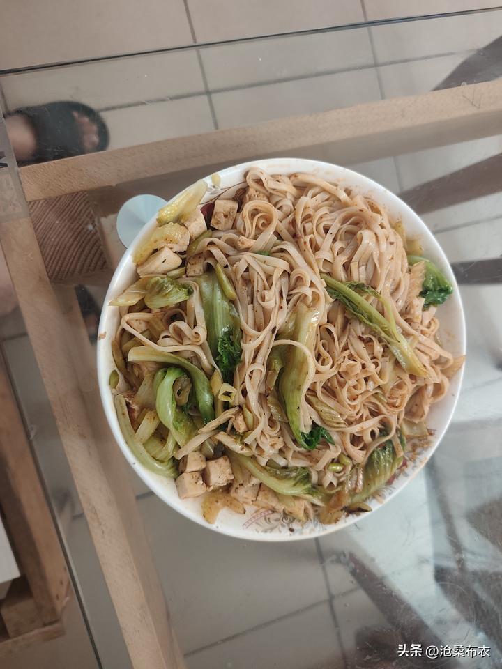 夏日生活打卡季8月9日，星期天的晚餐还是面条，能不能吃点别的。