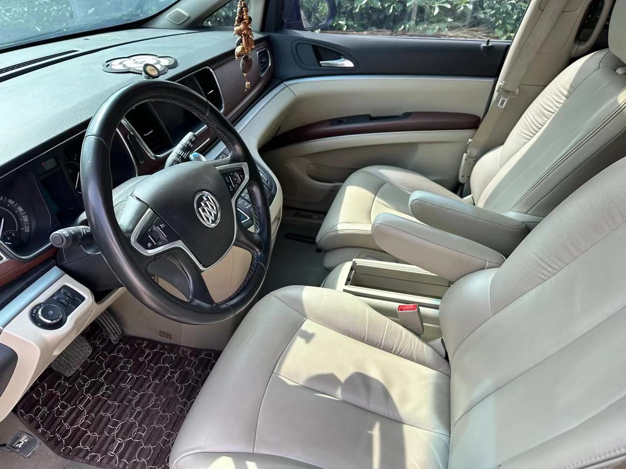 现在别克GL8是不如以前了，都被腾势D9赶上了，近一年，腾势D9销量11万多，别