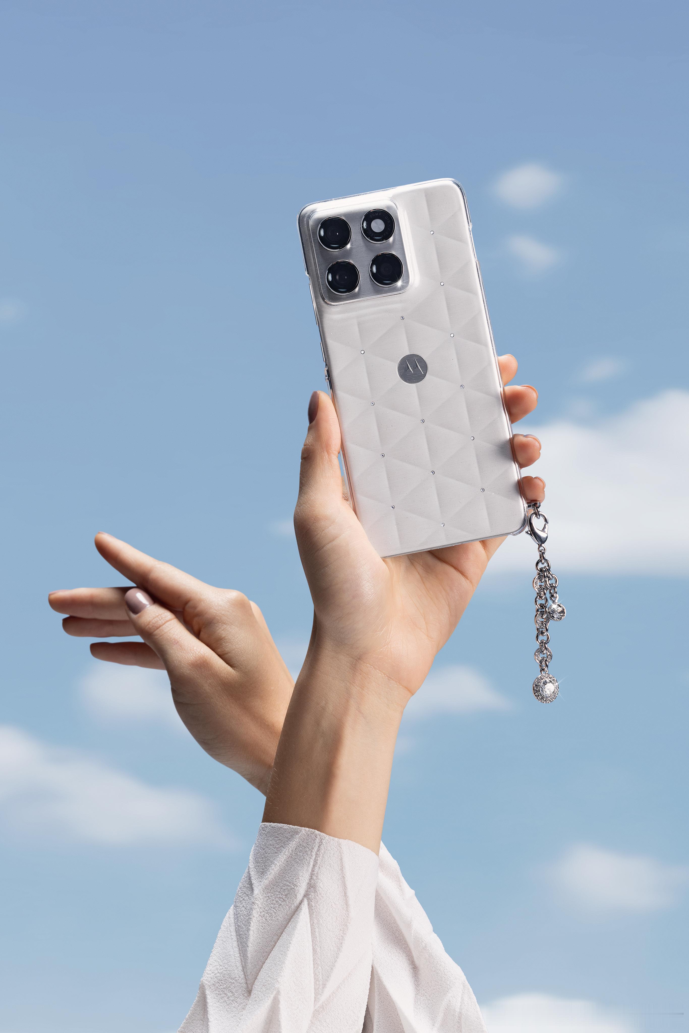 Pantone2026年度流行色 云上舞白 全新发布。以“云舞”之名，诠释“轻薄