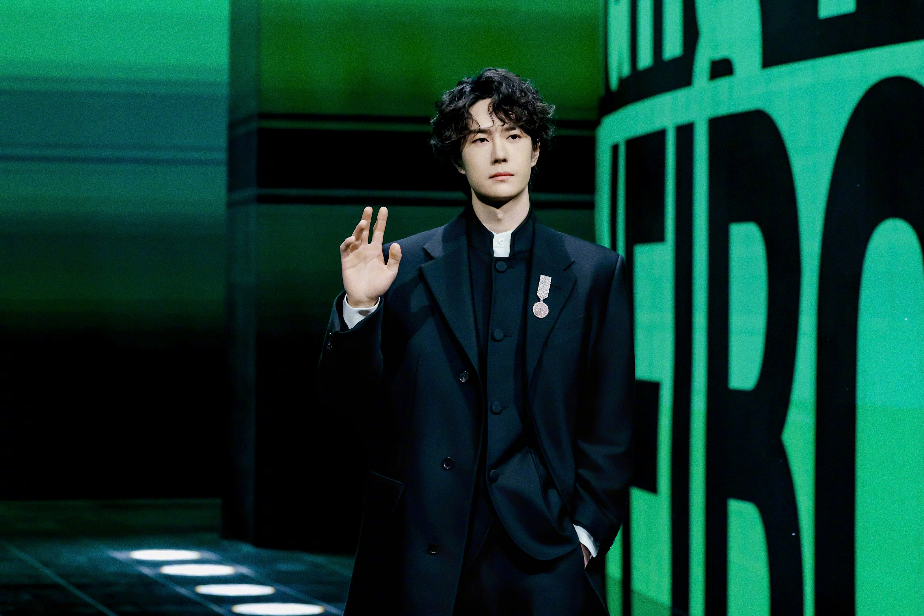 rs👉🏻王一博 希望大家也开心多多发帖安利！把颁奖视频的🔗带上 