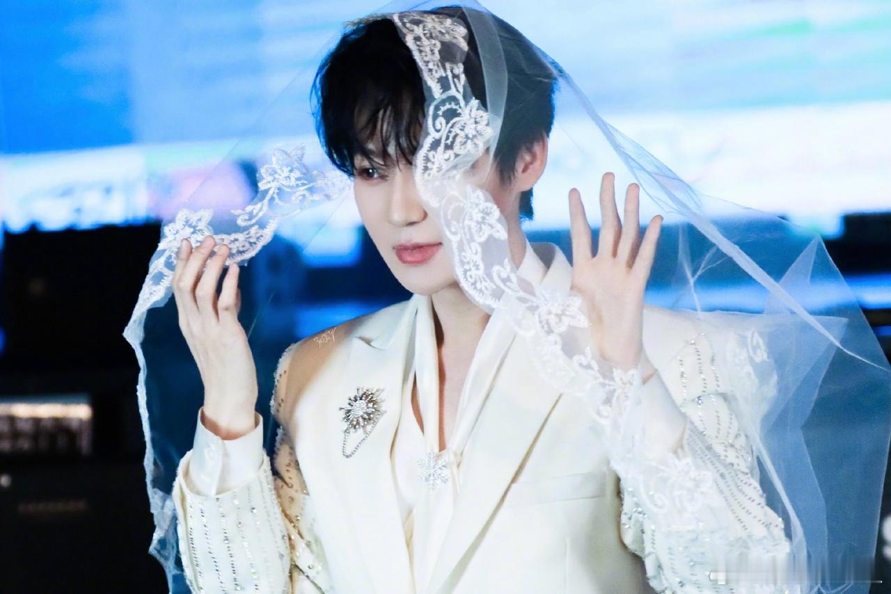 邵明明 粉丝想要粉丝得到签售变大型圆梦现场？！邵明明真是把“粉丝想要粉丝得到”刻