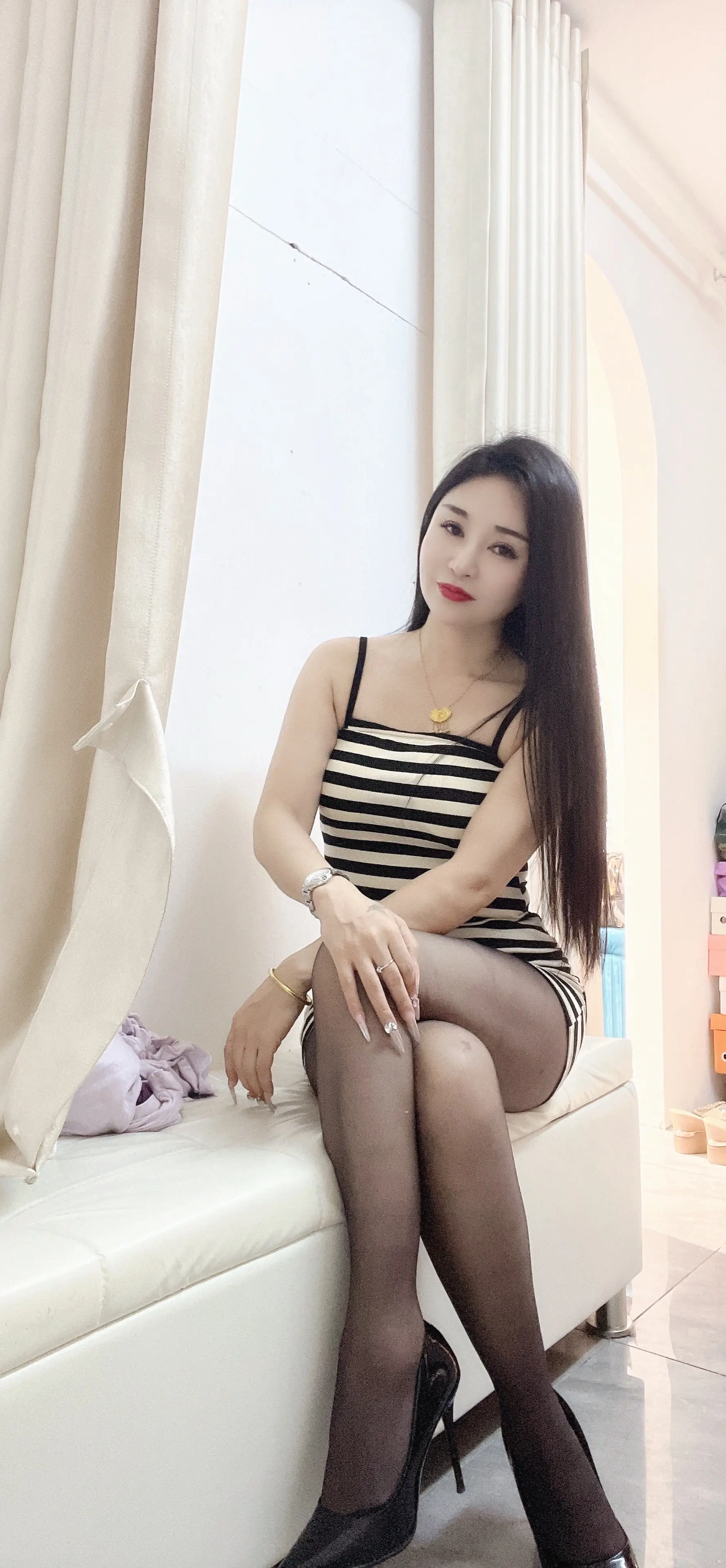 “过去的人和事，过去的人，笑笑就好、现在的事，现在的人，尽心就好，未来...