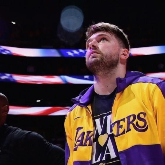 《里弗斯一个人抵3-4个首轮，雄鹿只想拿首轮可以促成三方交易，但湖人未必舍得放人