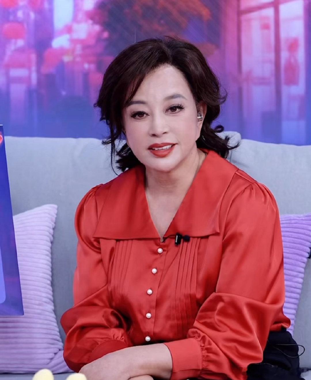 刘晓庆在爱你老己这块还是太权威了 刘晓庆在爱己这块太有发言权！被夸20岁补刀十八