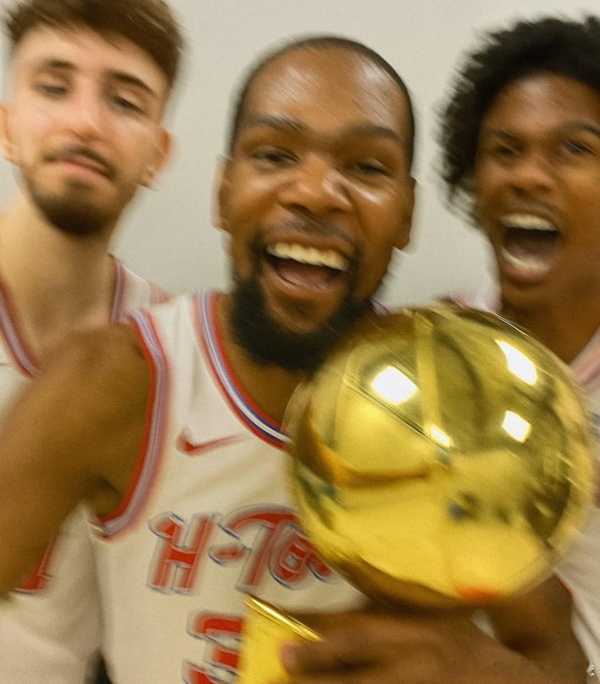 大家早上好呀，昨晚做了个梦[捂嘴哭]休斯顿火箭nba夏季联赛休斯顿火箭[超话] 