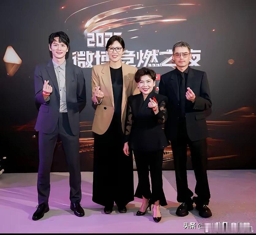 万万没想到，女神现实中居然那么矮，白瞎我看了十几年电视，现在才知道！任嘉伦居然这