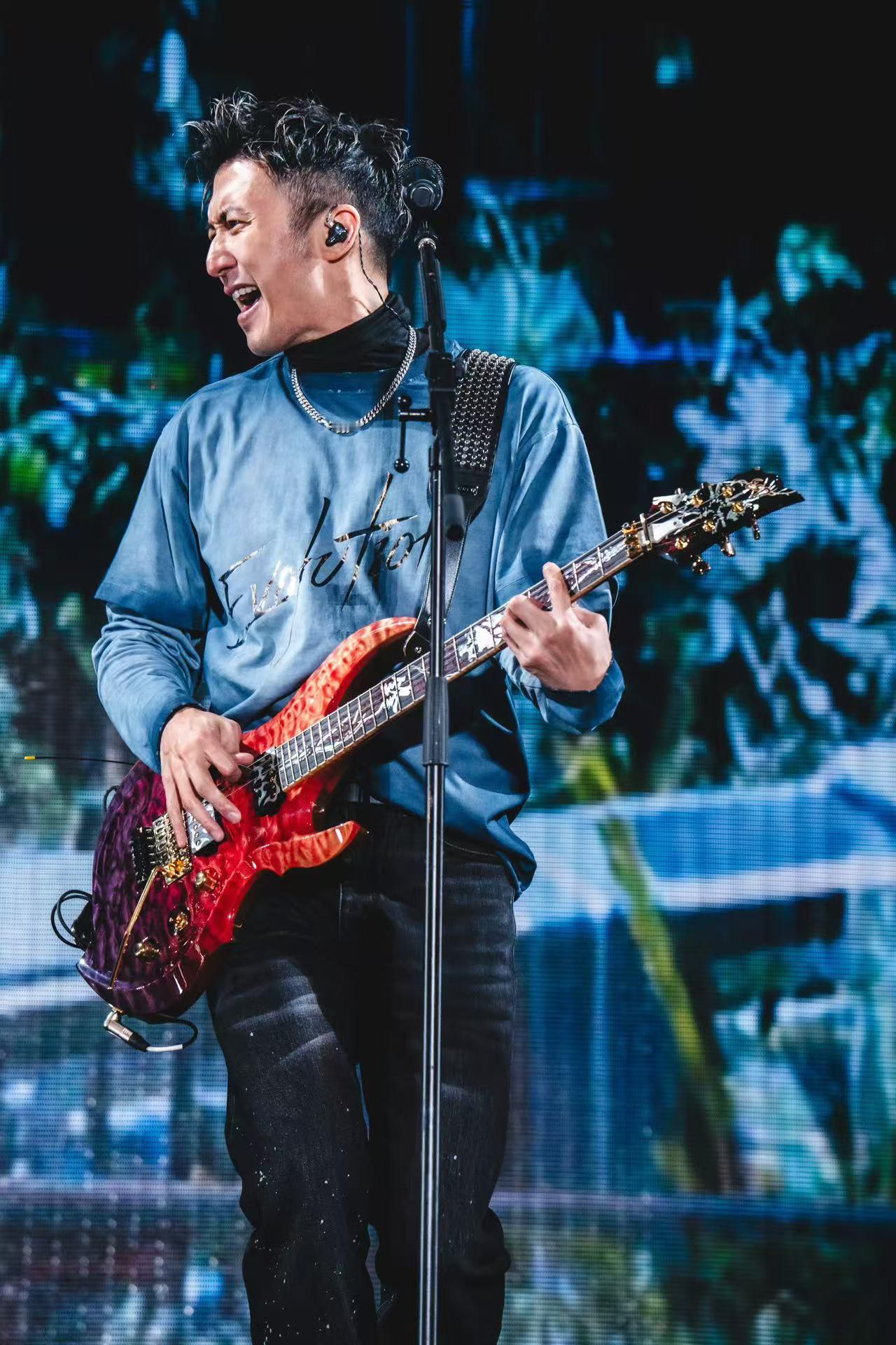 谢霆锋一醒来全没了 抢票瞬间就结束，页面直接跳转到售空状态。这种火爆的售票情况，