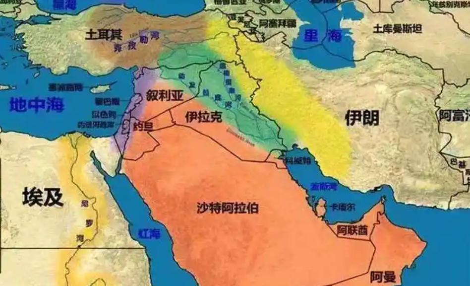 中东才是美国的命门，其本质还是石油美元。一直以来，欧洲方向和印太战略中的东亚方向