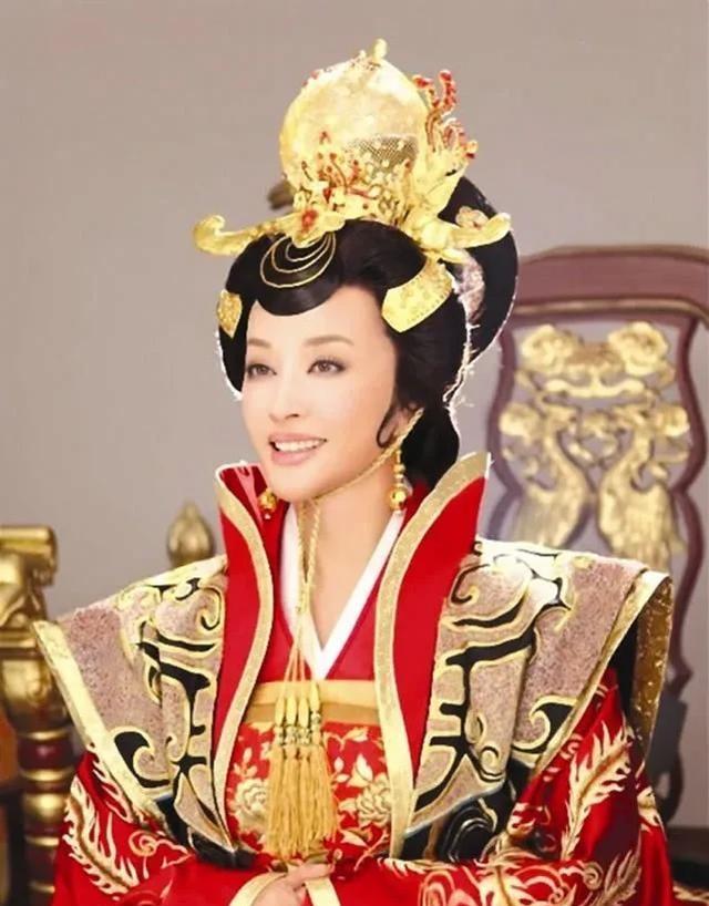 在唐朝那个权力更迭的时代，一场废后风波搅动了整个皇室。655年，唐高宗李治突然废