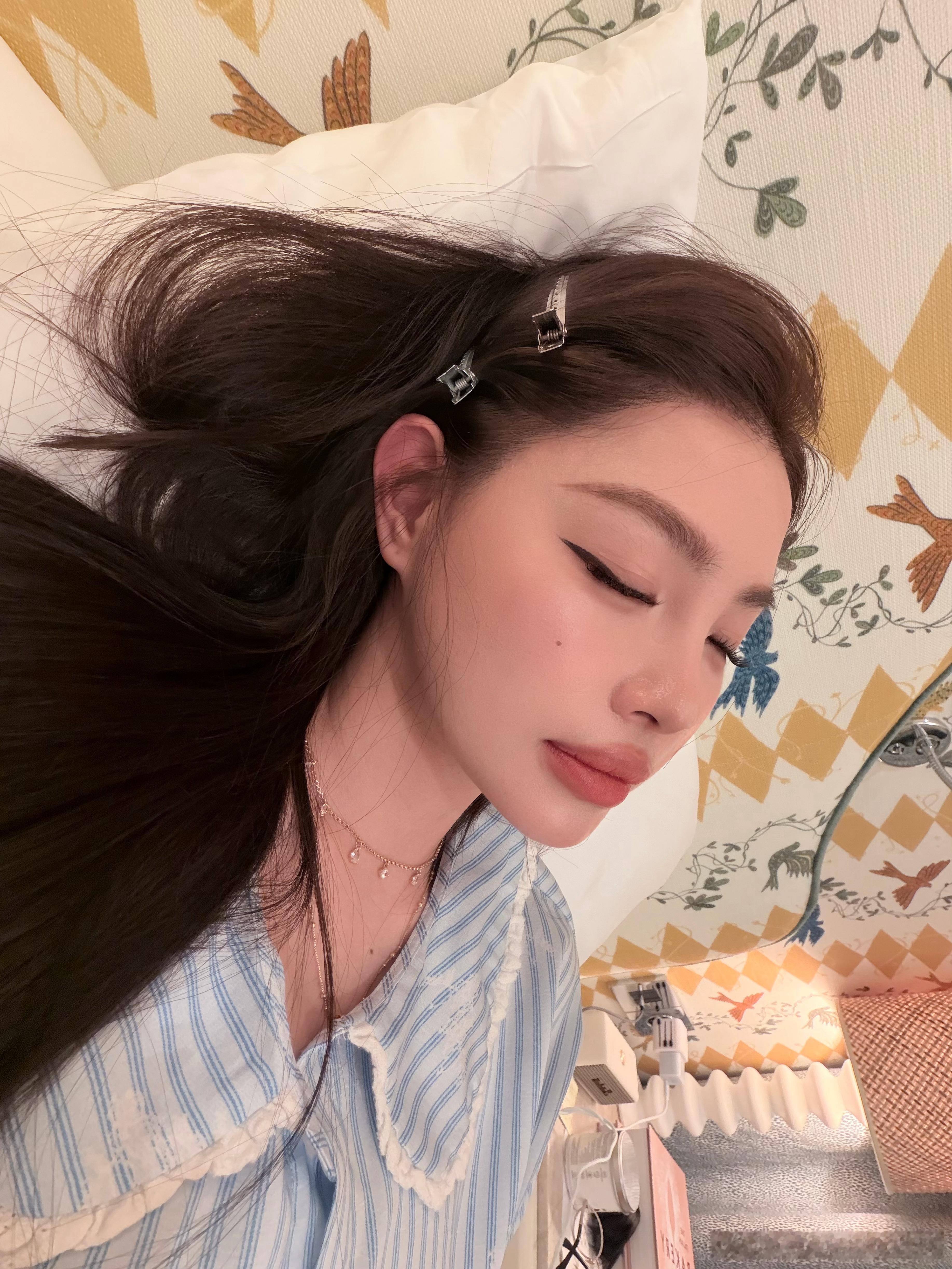 怒玩一天了……以为好了……结果回来坐一会发现又发烧了[晕][晕][晕][晕] ​