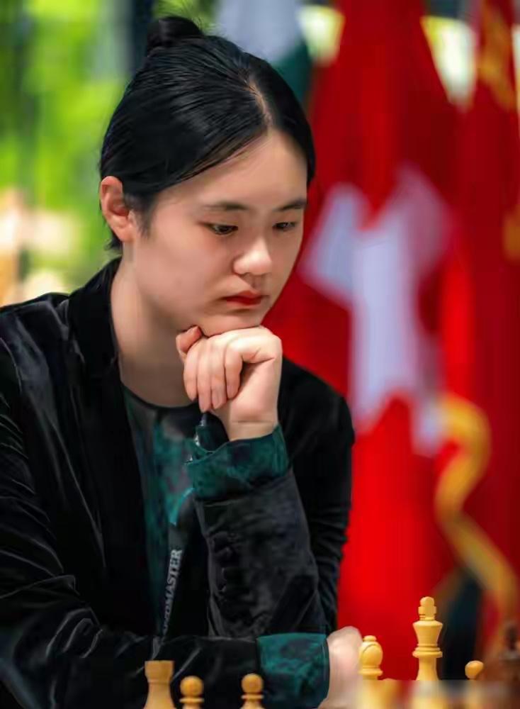 2026候选人赛第十二轮，朱锦尔和谭中怡双双获胜，朱锦尔与瓦伊莎丽并列榜首！
​