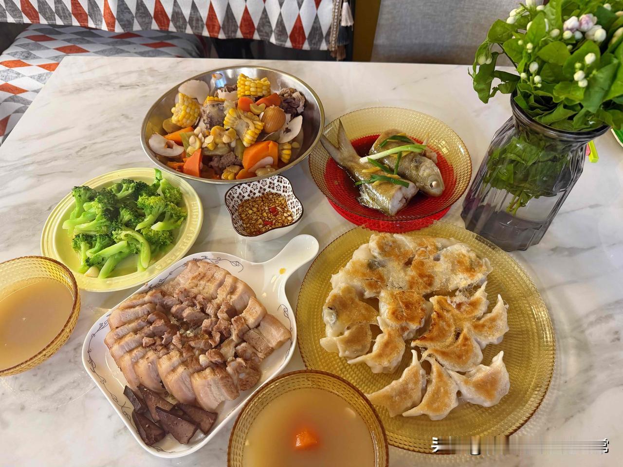 香港一家五口之每天都在认真过日子，认真吃每一顿饭。最近孩子们开始陆续考试，我入货