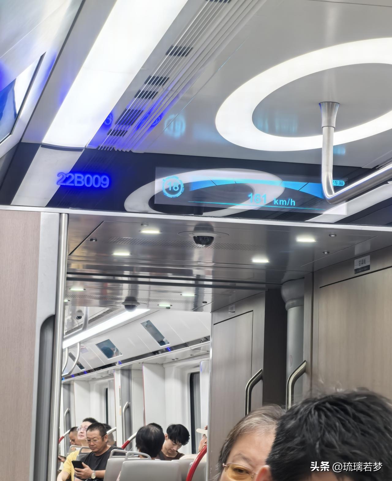 广州速度！原来地铁18号线慢车也可以飚到161公里时速[呲牙][赞]。 
全国地