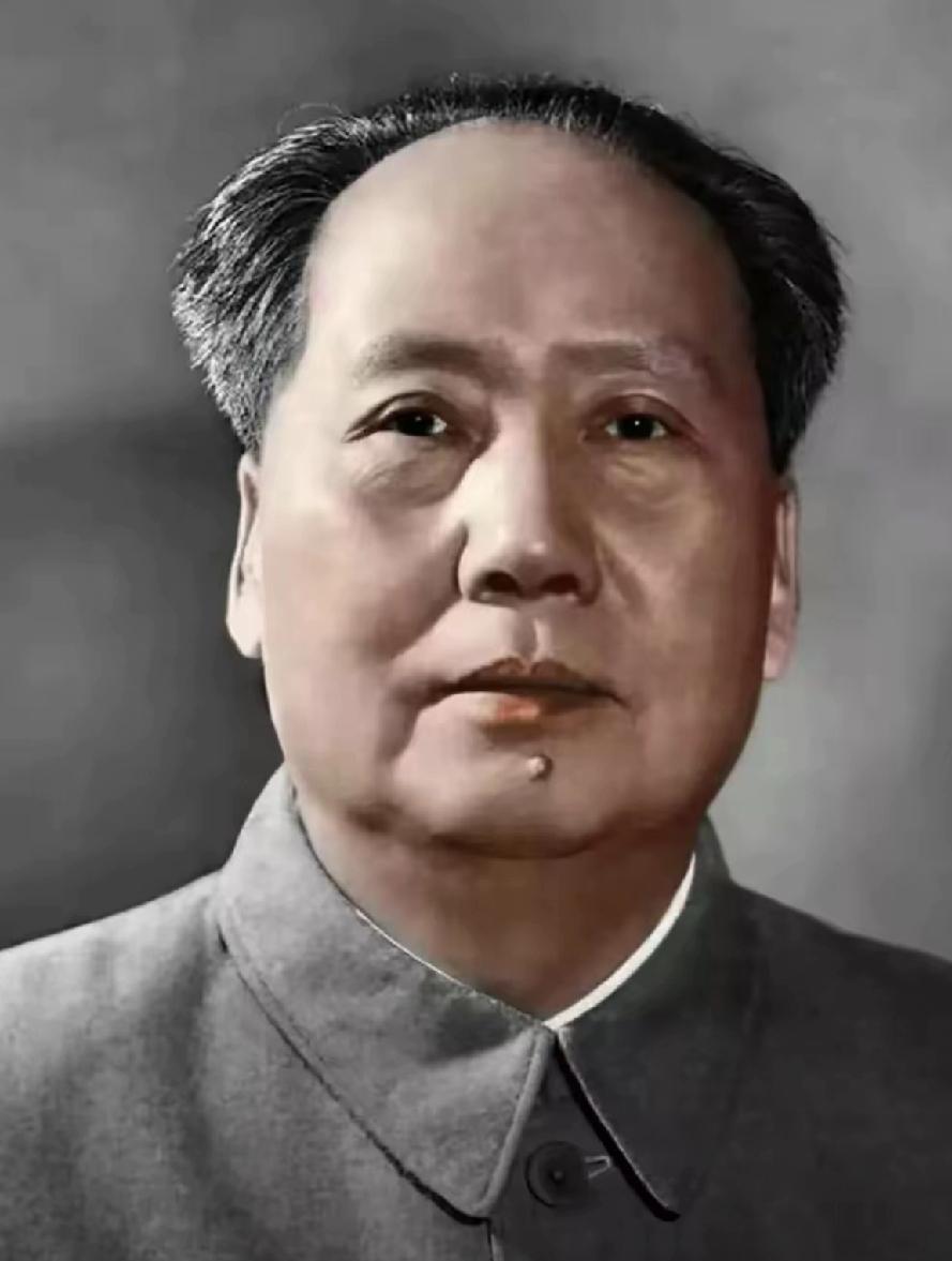 韶山冲的红梅又绽放了！
千万朵花儿像一团团燃烧的火焰堆成小山，可藏着一个让全网心