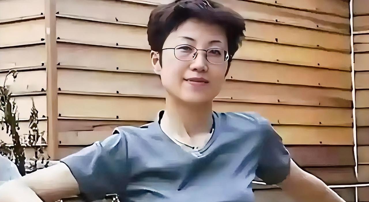 她持美国绿卡带着丈夫和5岁儿子回国探亲，返程在北京首都机场准备离境时，被国家安全