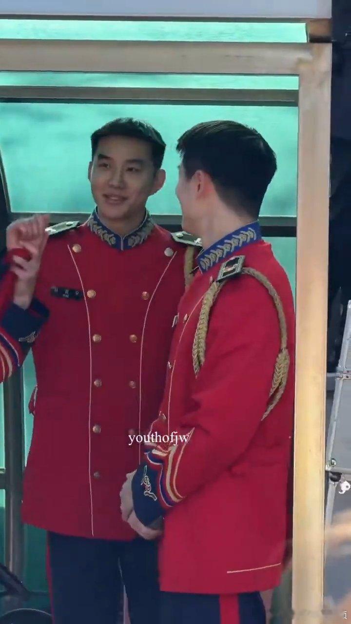 NCT127郑在玹金廷祐军乐队同框郑在玹金廷祐军乐队演出 郑在玹x金廷祐我和我朋