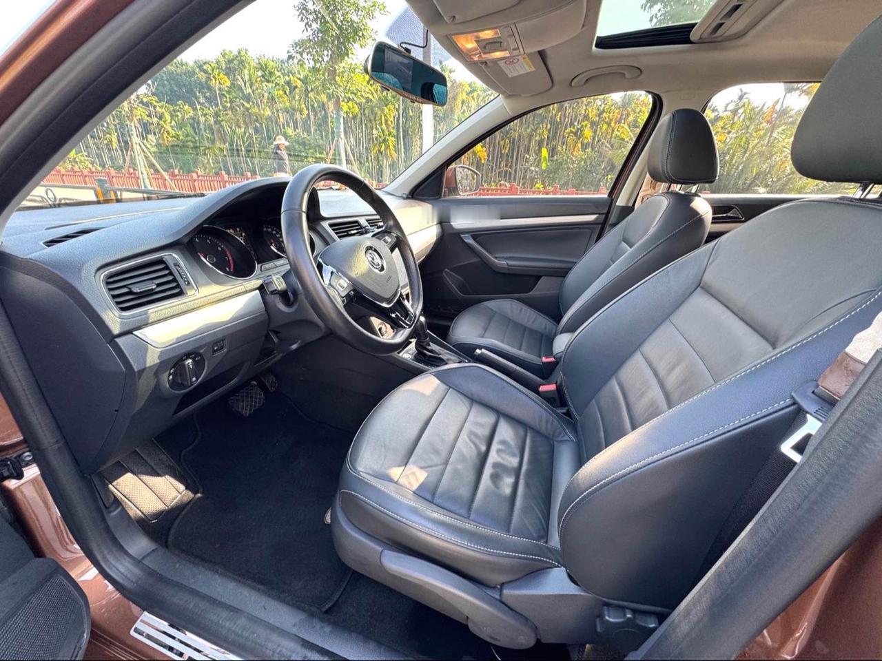 调表车，每日轻松一刻，这个内饰老板标2.4万公里实表！[捂脸]
  请留言你觉得