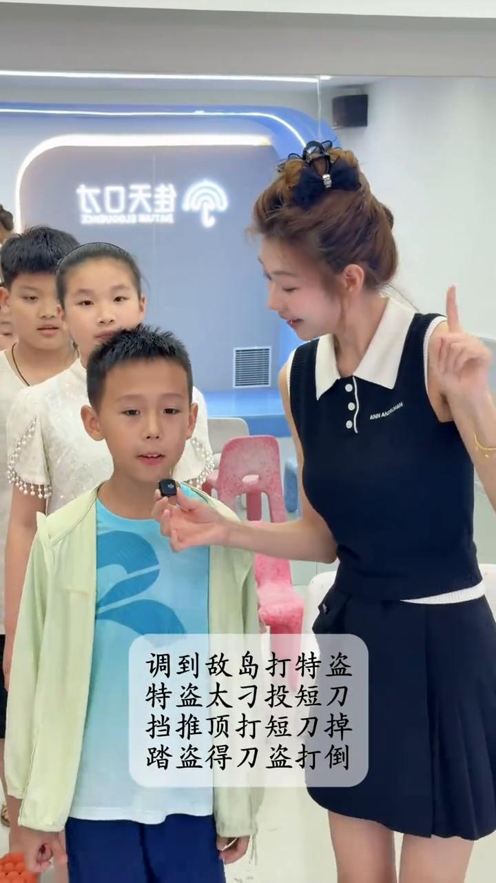 四是四，十是十，十四是十四，四十是四十，谁能说准四十十四四十四，谁来试一试。
八