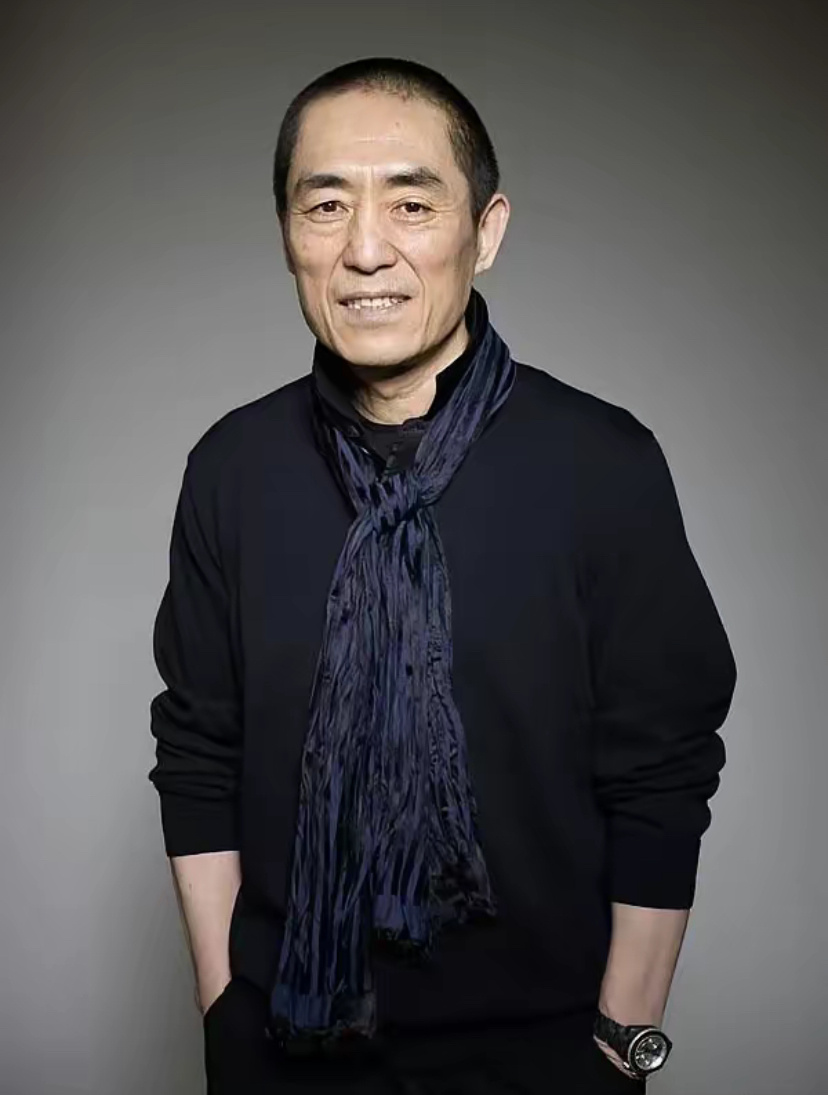 这届金鸡奖上，张艺谋终于成为真正意义上的大师了，他不要那个最佳导演，给年轻人，挺