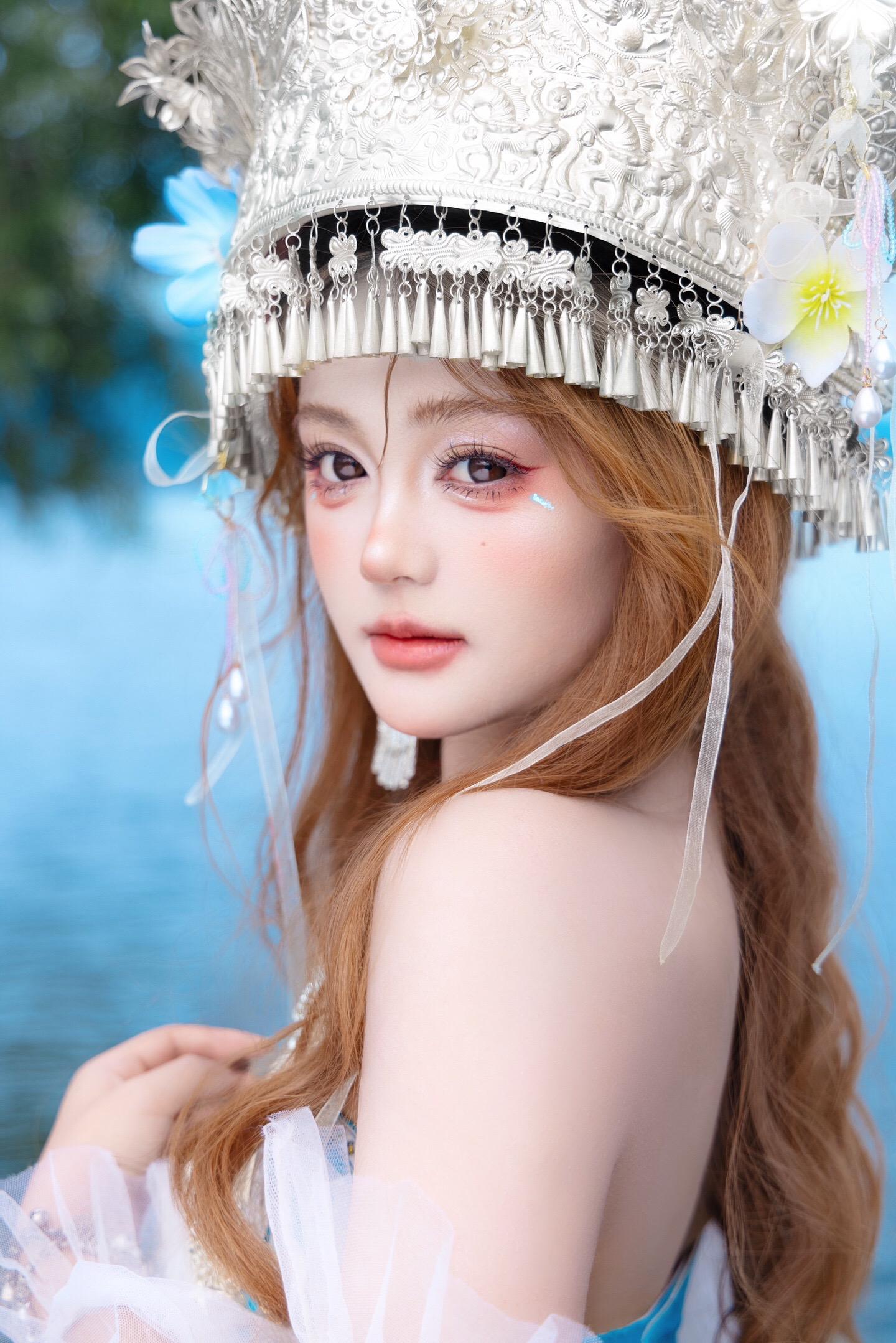 银铃作响入潭水，白银发冠钗摇晃~去大理做一回苗疆少女