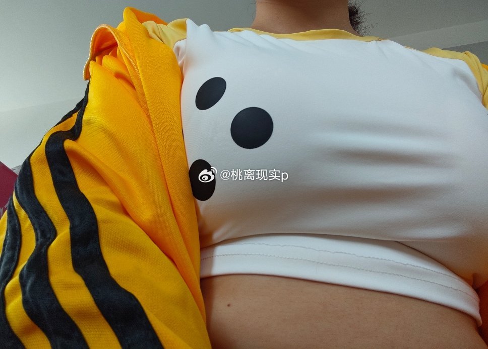 品味！…！外套很便宜有色差不管了！ 