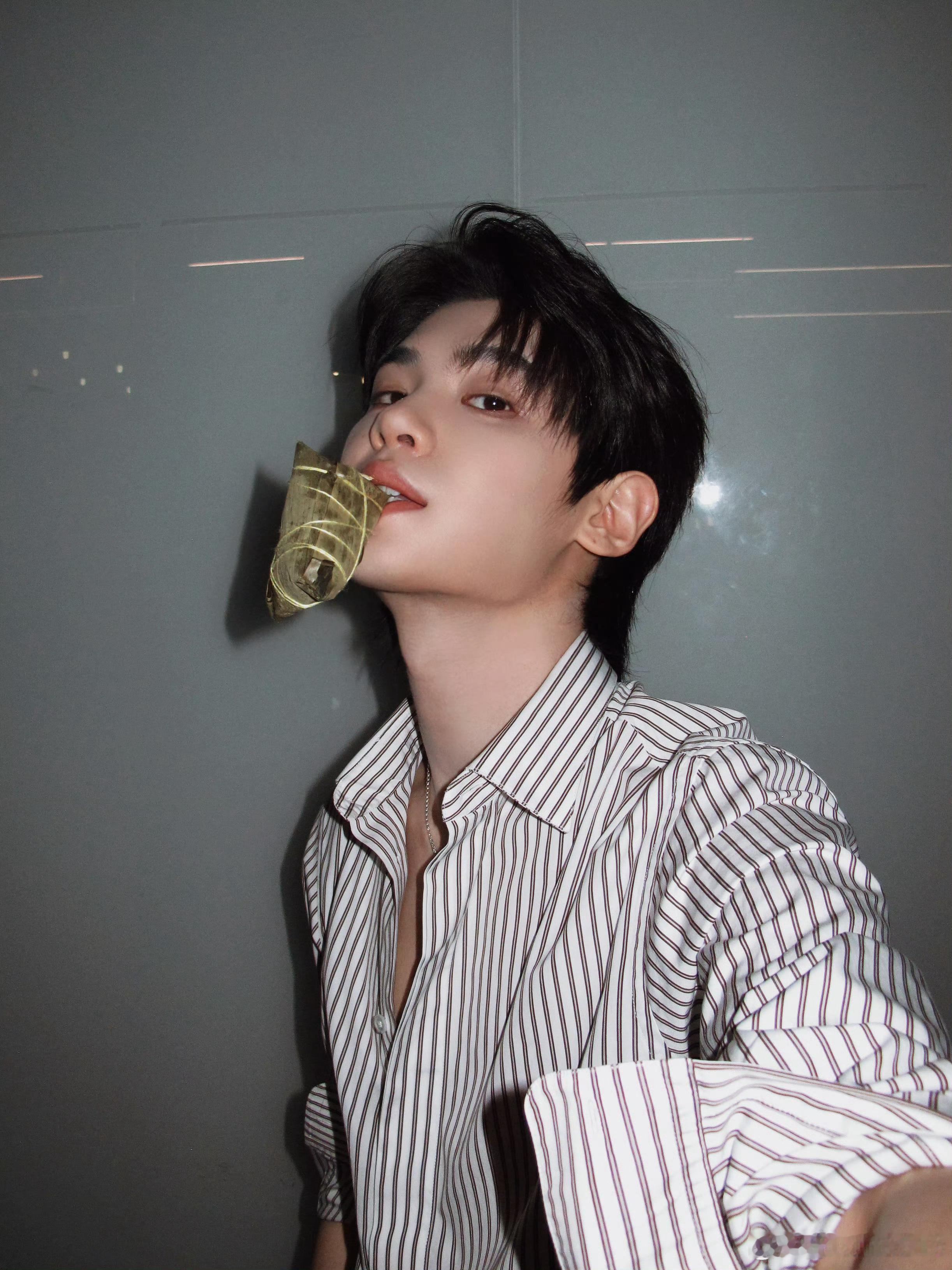 再欣赏一遍，熟男初养成的感觉，太喜欢了 