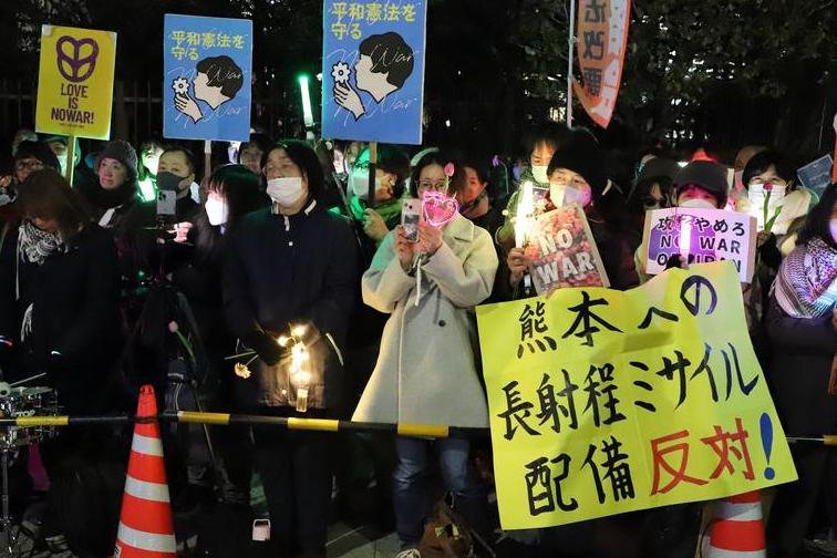 ·东京万人街头发声 日本年轻人觉醒扛起和平守护重任。

在很多人的固有印象里，日