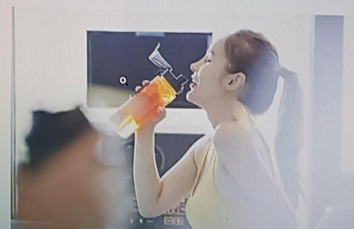 想轻松瘦身材，降低内脏脂肪？有俩超实用的方法。
第一个是运动，有氧运动和力量训练