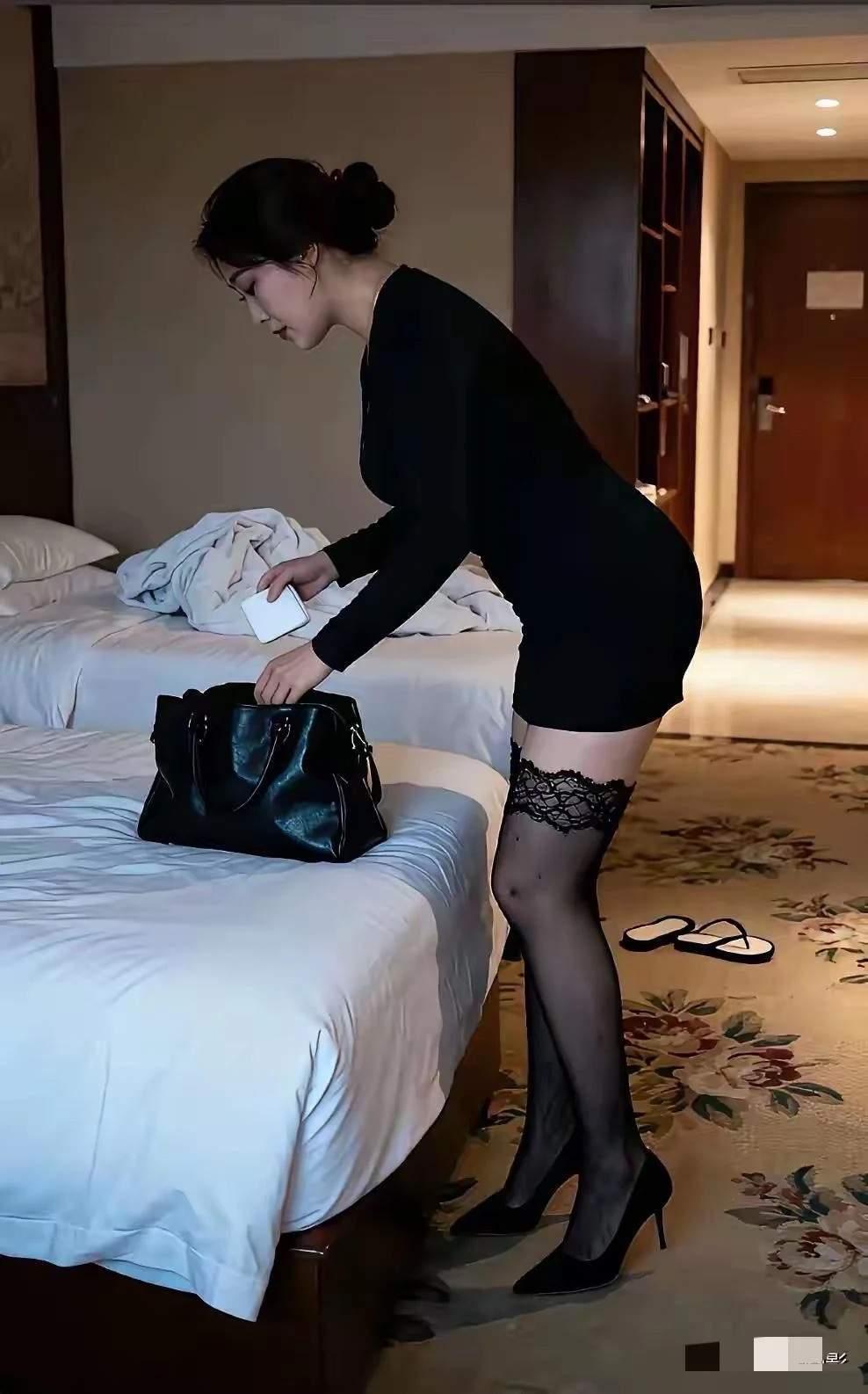 要说见过身材好的美女背影，那可不少，娱乐圈就有很多例子。
殷桃的背影动图曾惊艳网