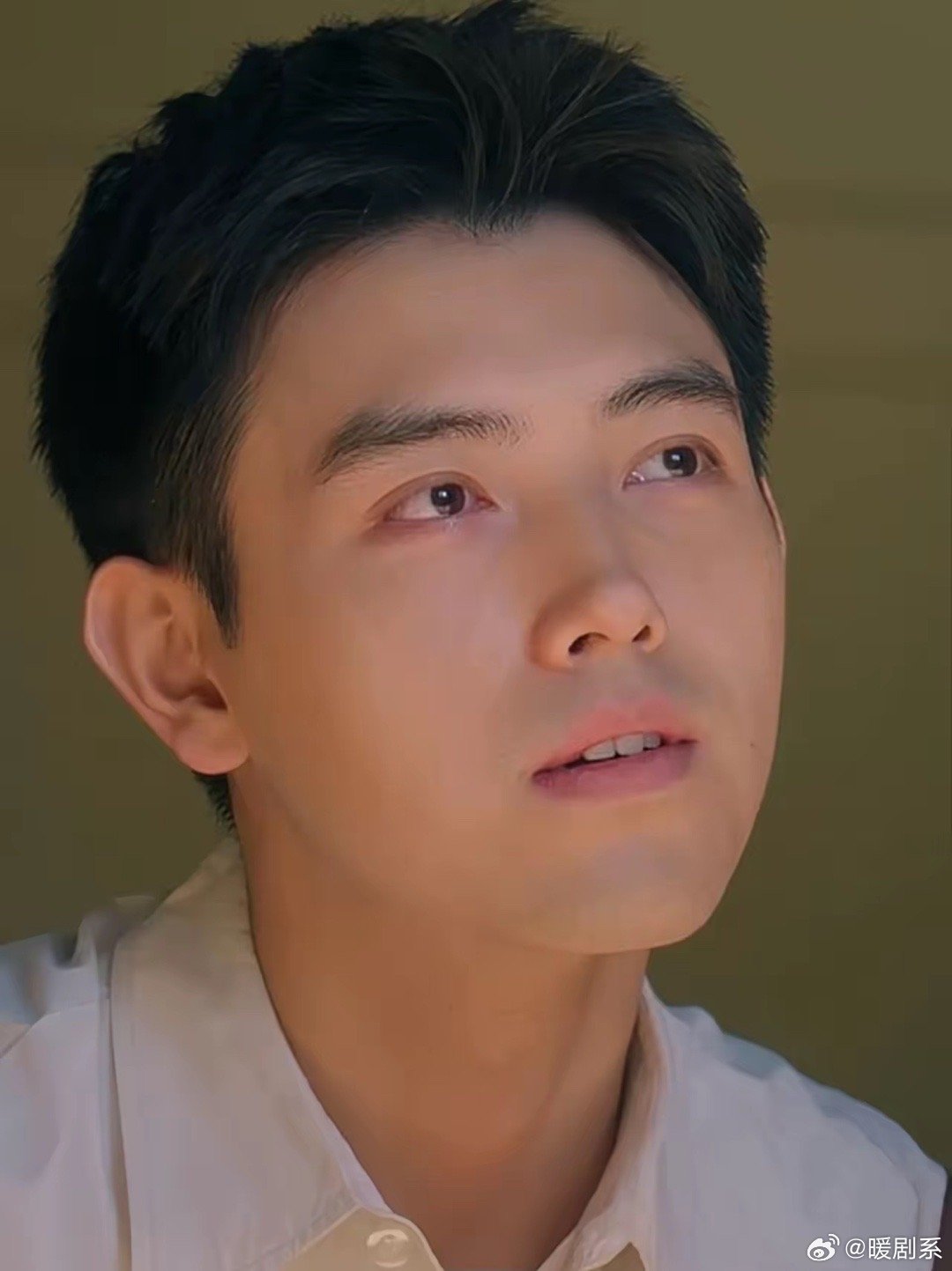 我严重怀疑，陈飞宇演技进步这么大，不是遗传了陈凯歌的表演天赋，而是他真的沉下心去